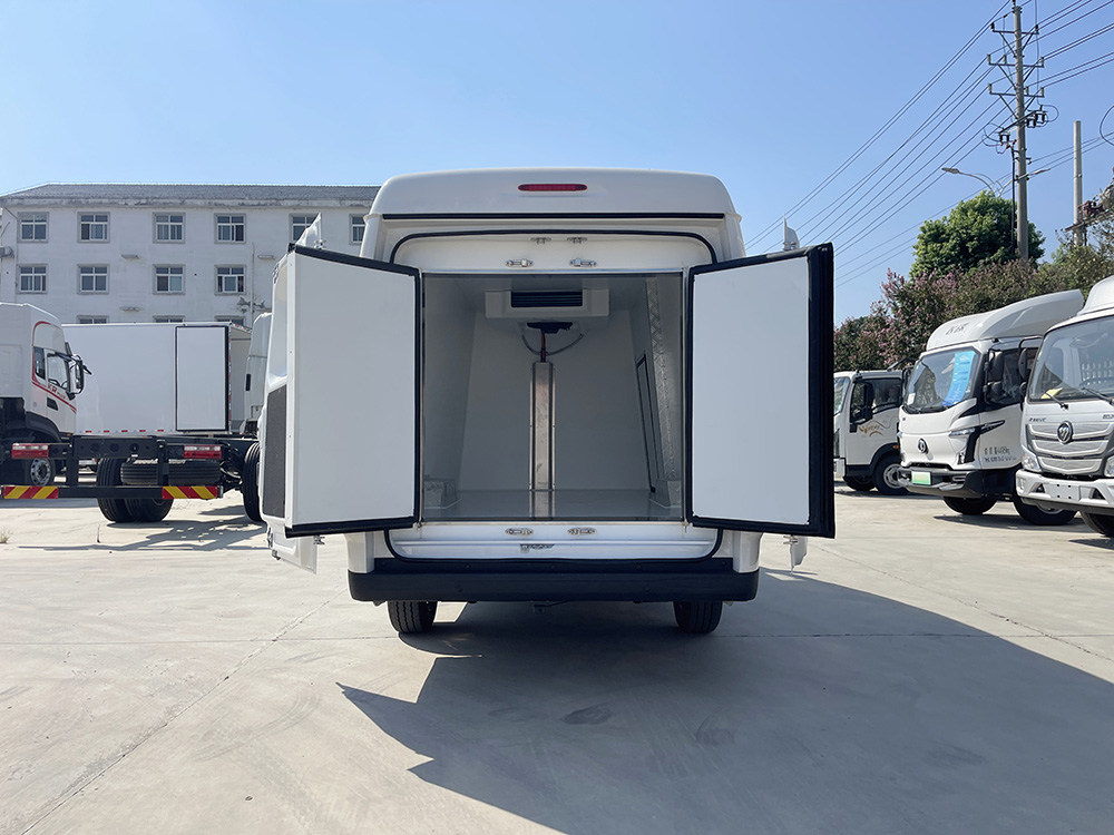 （厢长2.7M）五菱菱势黄金仓纯电面包冷藏车