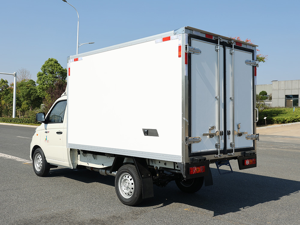（厢长2.8M）福田祥菱V1后单轮冷藏车