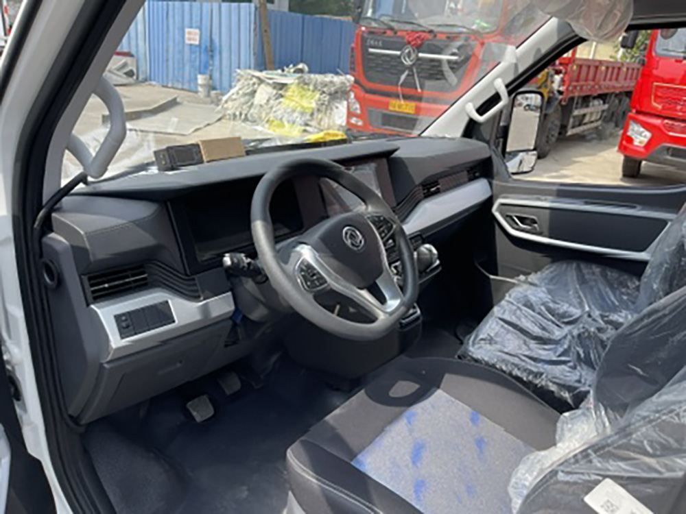 （厢长2.9M）东风御风V9面包冷藏车