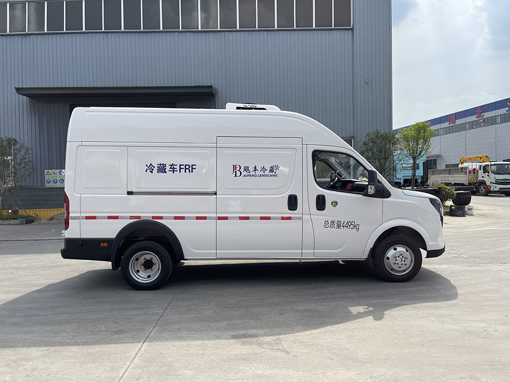 （厢长2.9M）东风御风V9面包冷藏车