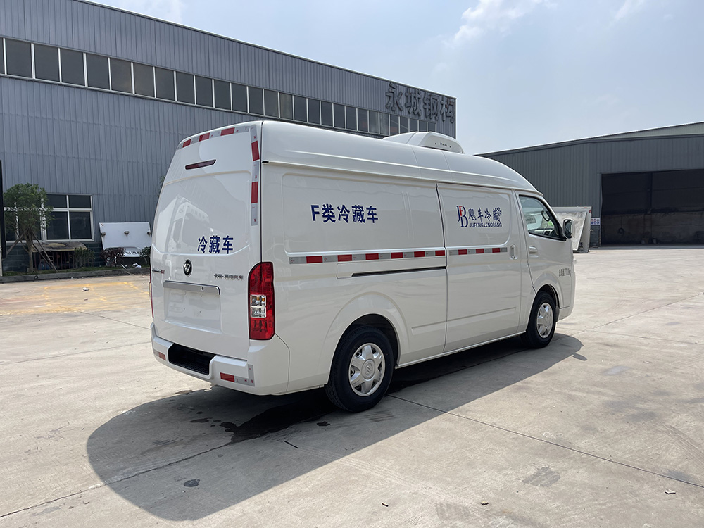 （厢长2.9M）福田G7面包冷藏车