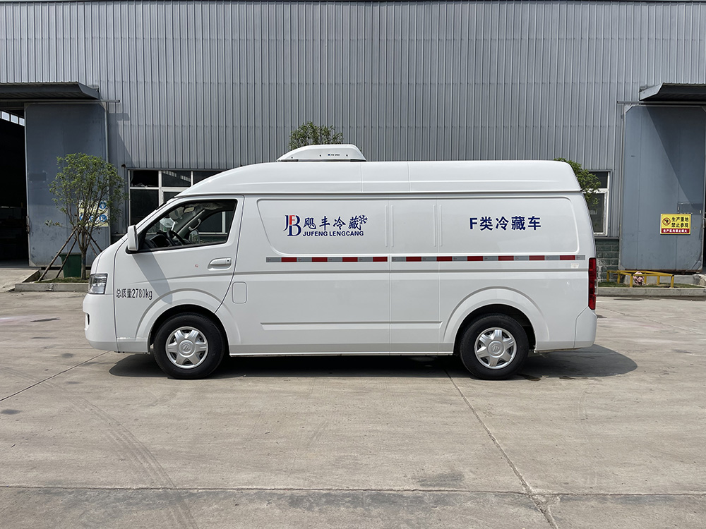 （厢长2.9M）福田G7面包冷藏车