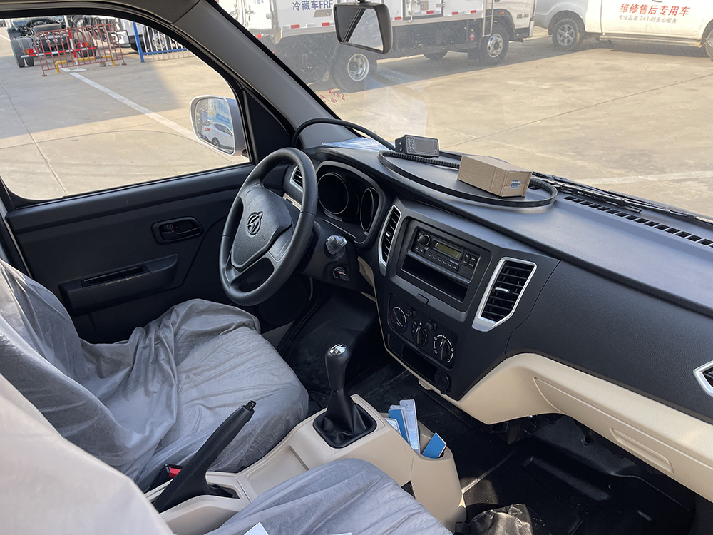 （厢长3.0M）长安跨越王T3后单轮冷藏车