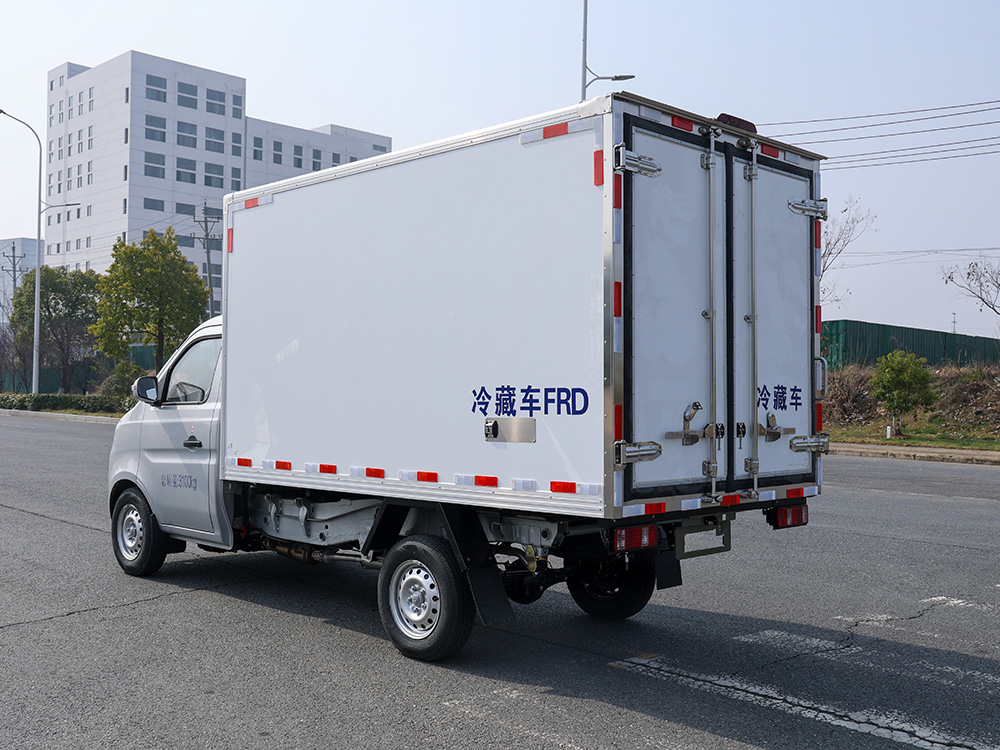（厢长3.0M）长安跨越王T3后单轮冷藏车
