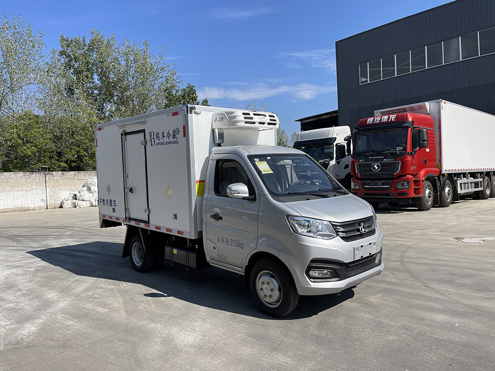 （厢长3.0M）长安跨越王X1后双轮冷藏车