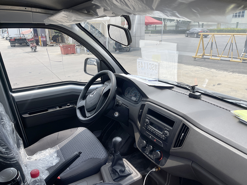 （厢长3.3M）五菱荣光新卡后双轮冷藏车