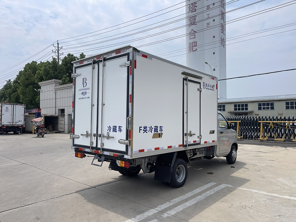 （厢长3.3M）五菱荣光新卡后双轮冷藏车