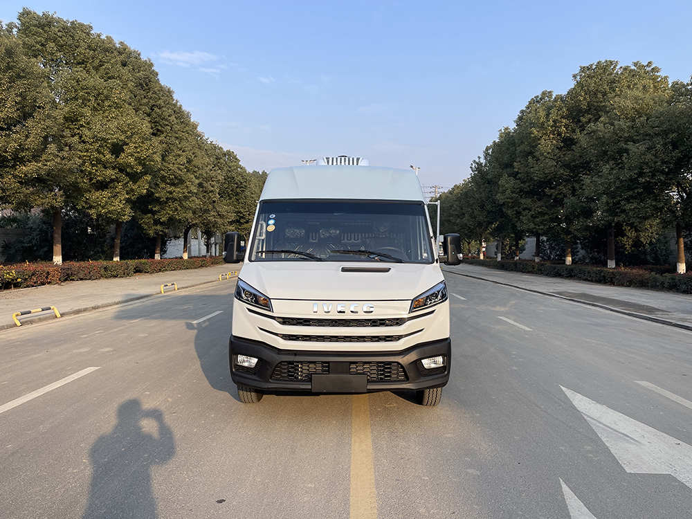 （厢长3.3M）依维柯长轴面包冷藏车