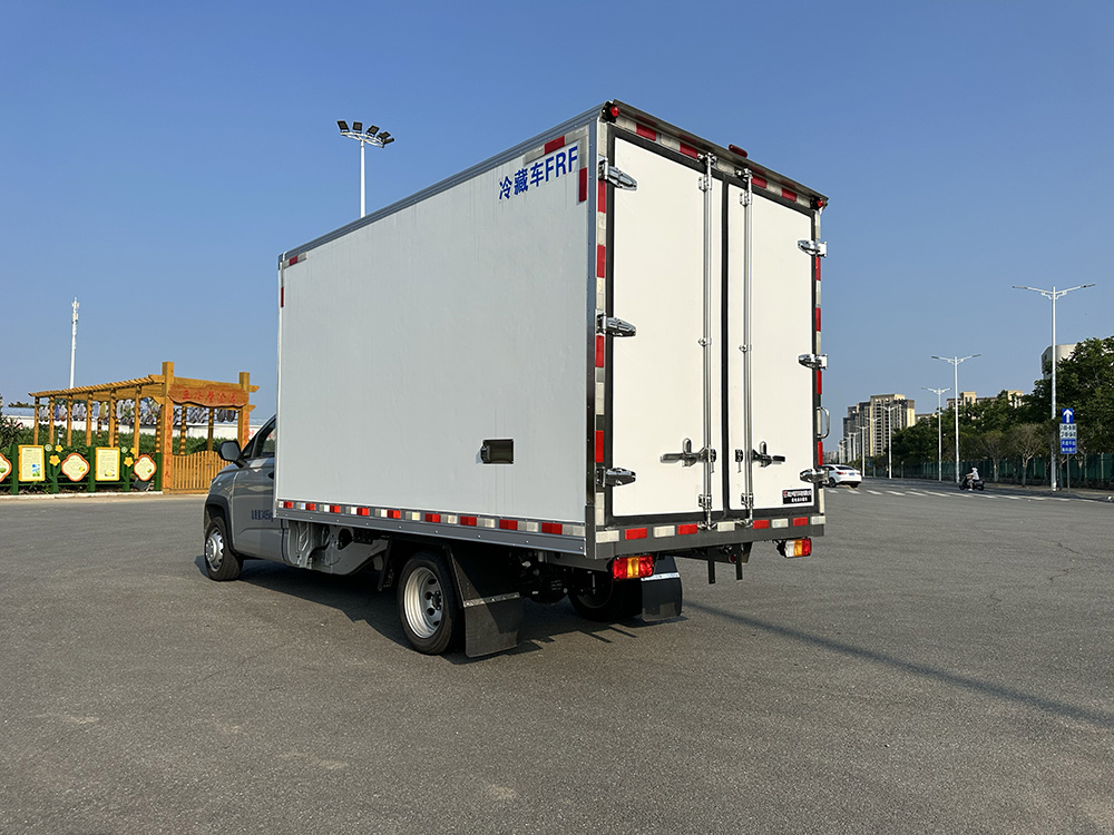 （厢长3.4M）五菱菱势黄金卡纯电冷藏车