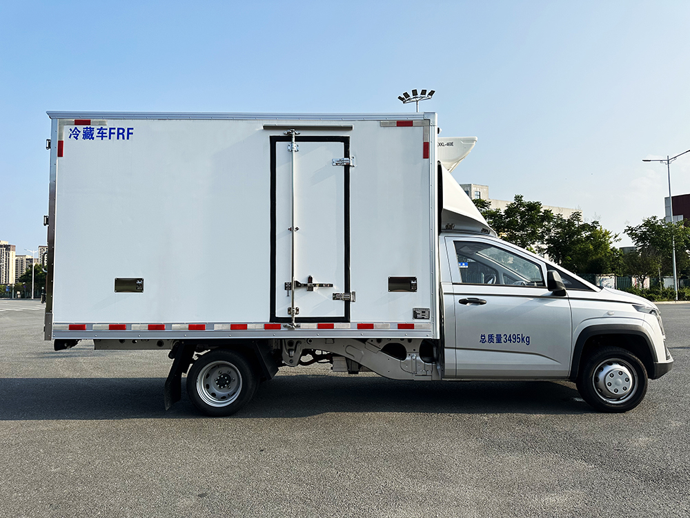 （厢长3.4M）五菱菱势黄金卡纯电冷藏车