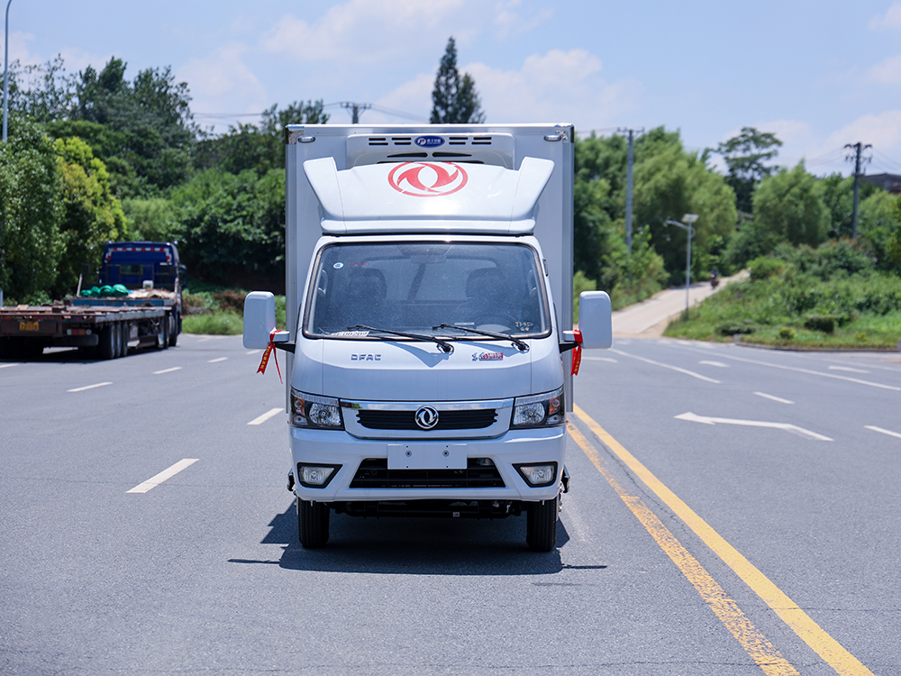 （厢长3.5M—3.7M）东风途逸冷藏车