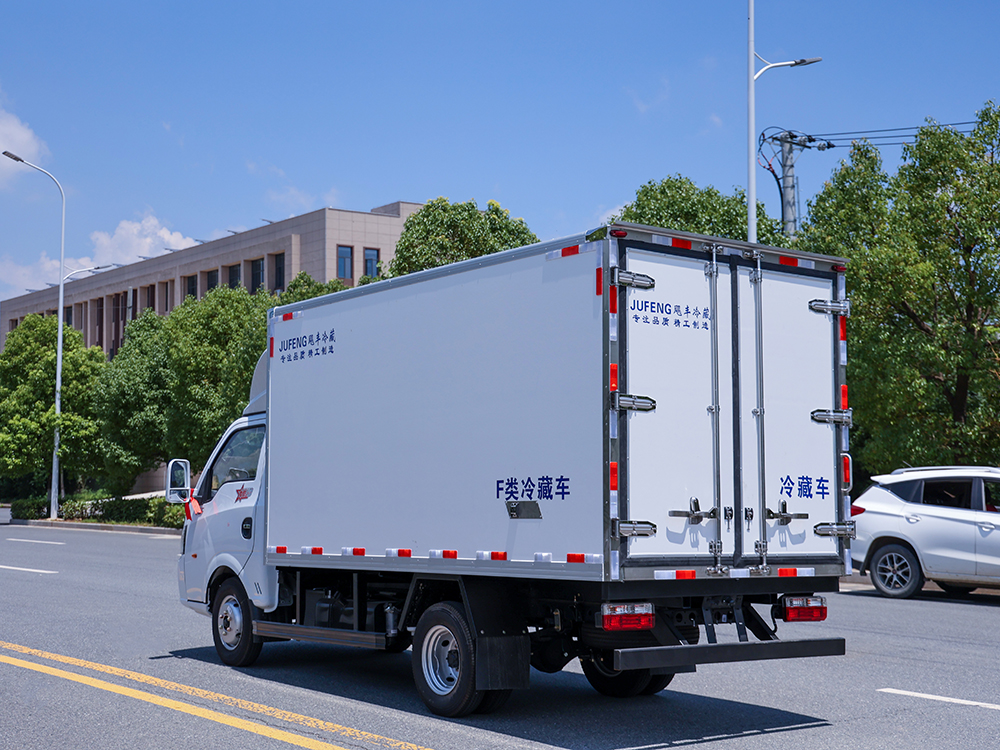 （厢长3.5M—3.7M）东风途逸冷藏车
