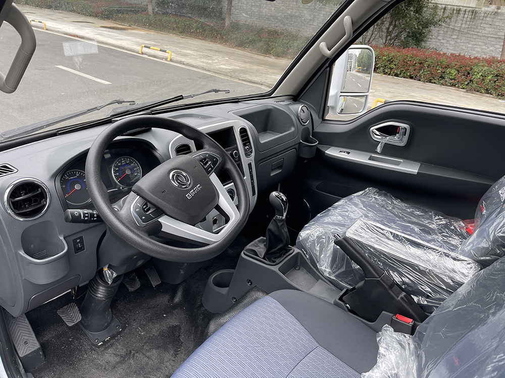 （厢长3.5M—3.7M）东风途逸冷藏车