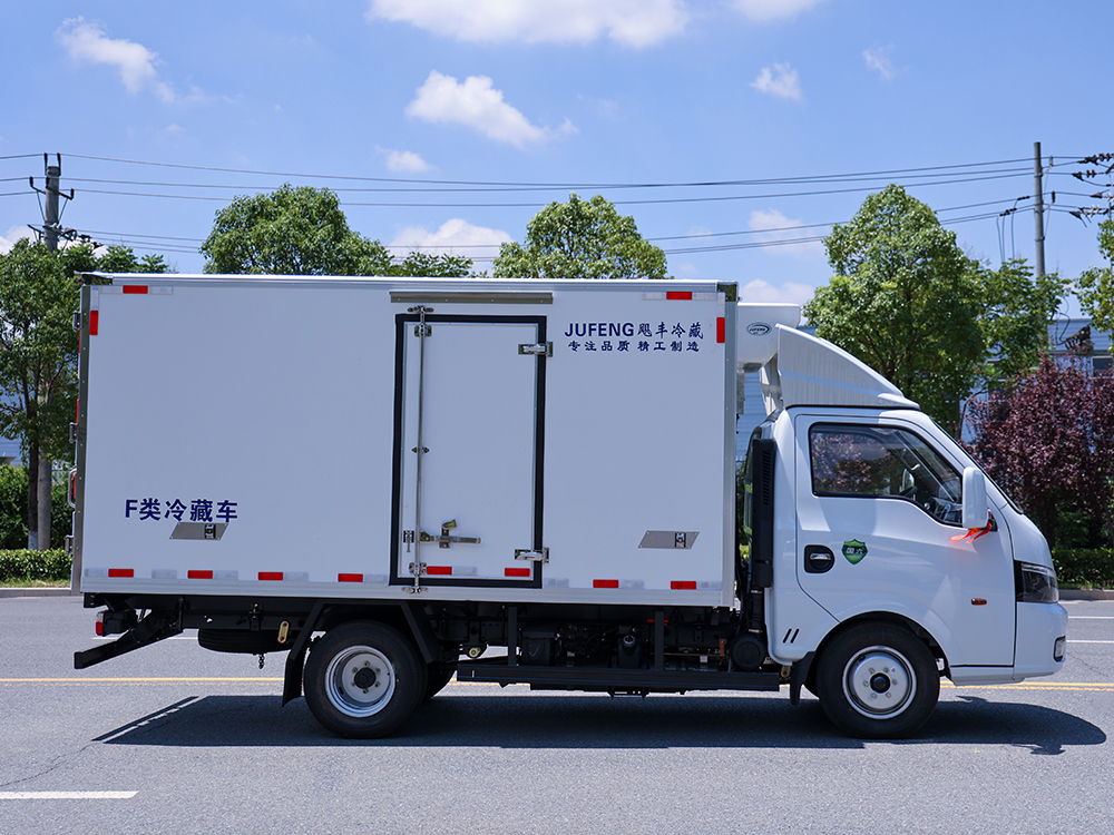 （厢长3.5M—3.7M）东风途逸冷藏车
