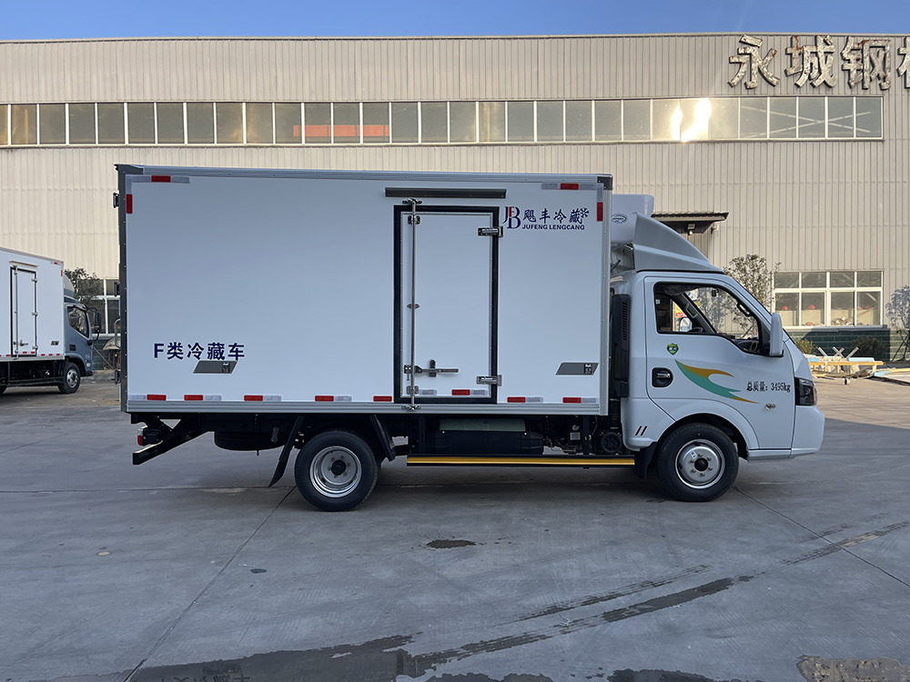 （厢长3.7M）东风途逸天然气冷藏车