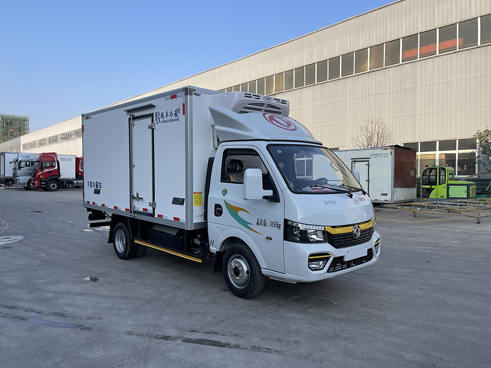 （厢长3.7M）东风途逸天然气冷藏车