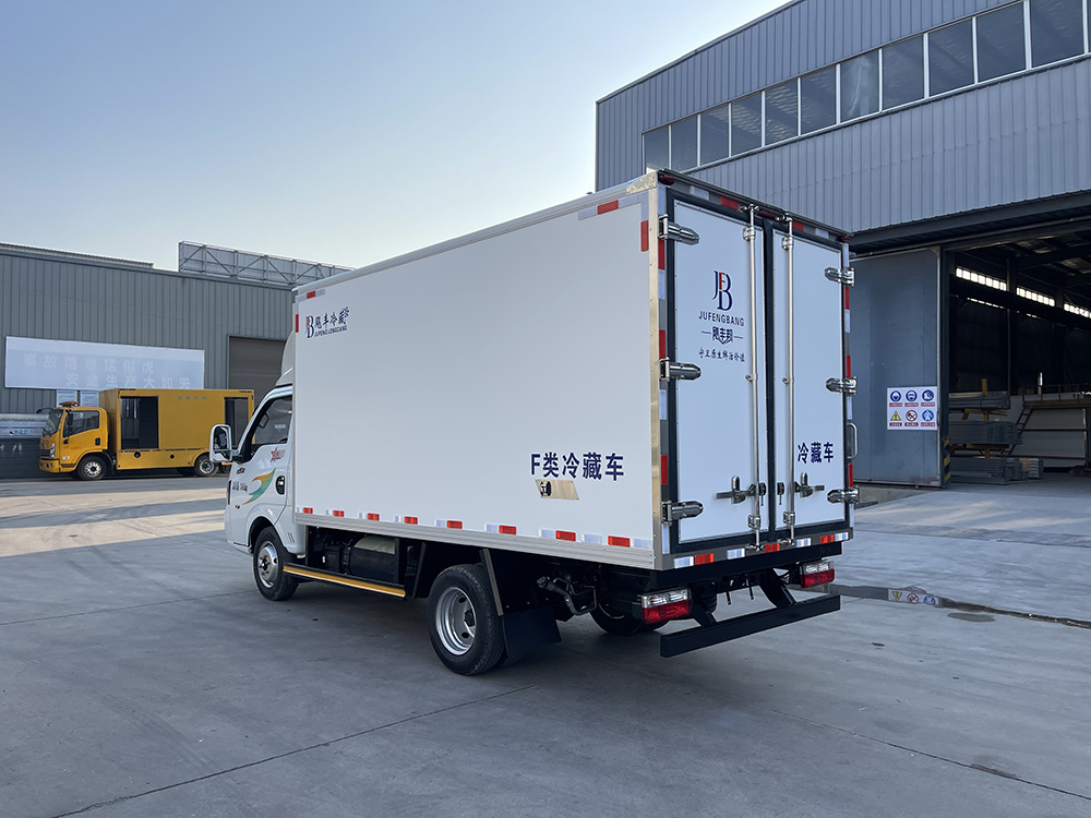 （厢长3.7M）东风途逸天然气冷藏车