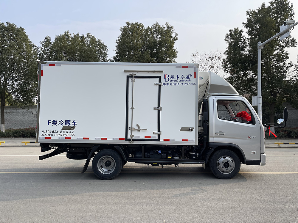 （厢长3.7M）福田欧马可X卡冷藏车