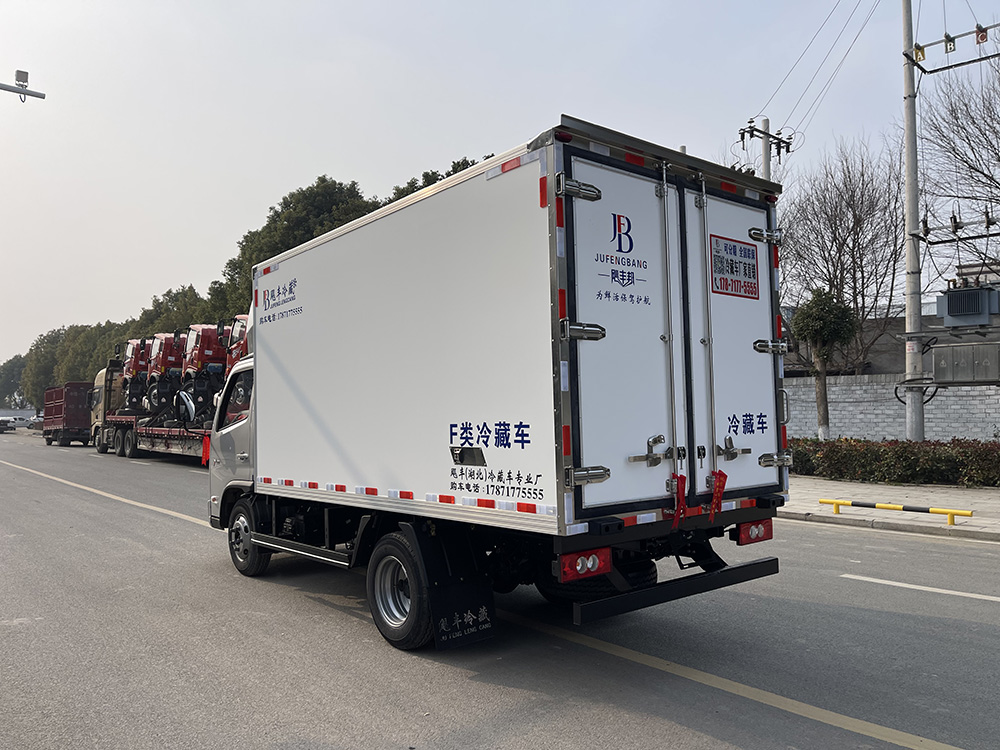 （厢长3.7M）福田欧马可X卡冷藏车