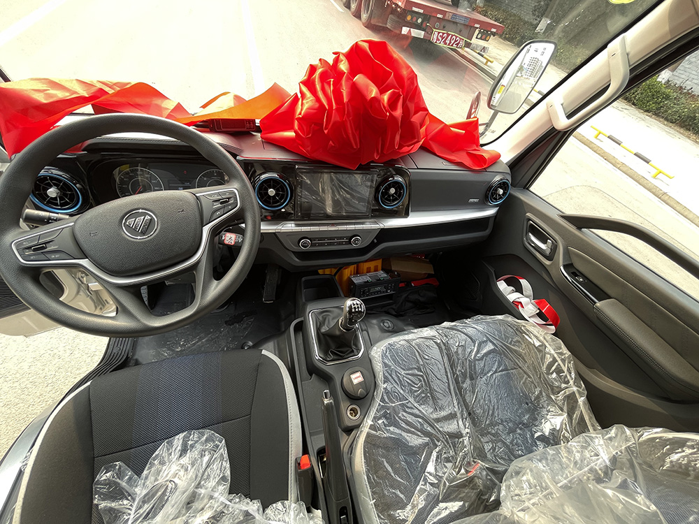 （厢长3.7M）福田欧马可X卡冷藏车