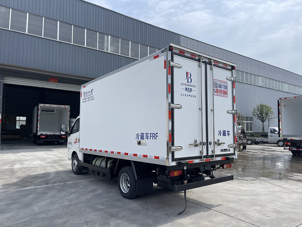 （厢长3.8M）飞碟缔途双燃料（CNG-汽油）冷藏车