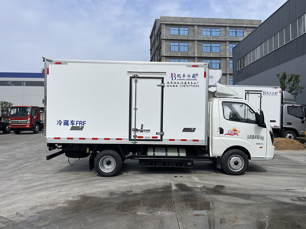 （厢长3.8M）飞碟缔途双燃料（CNG-汽油）冷藏车