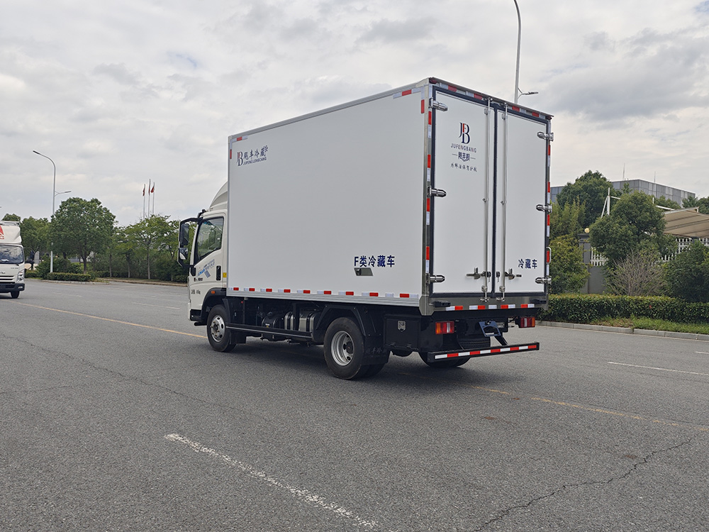 （厢长4.0M）重汽豪沃统帅冷藏车