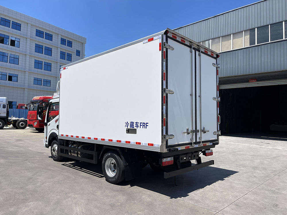 （厢长4.1M）东风冷藏车