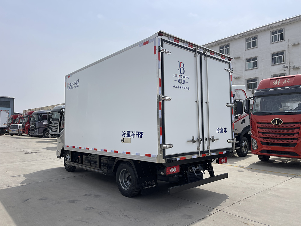 （厢长4.1M）福田欧马可天然气冷藏车