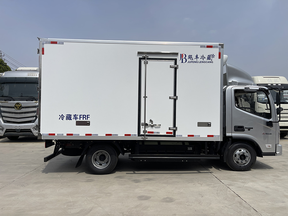 （厢长4.1M）福田欧马可天然气冷藏车