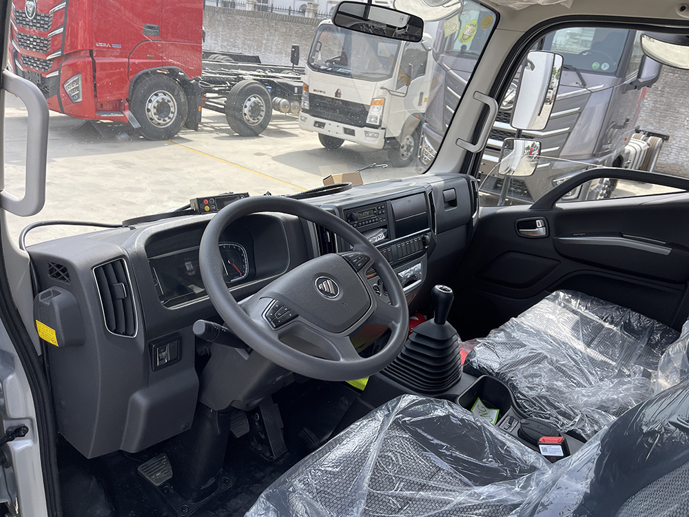 （厢长4.1M）福田欧马可天然气冷藏车