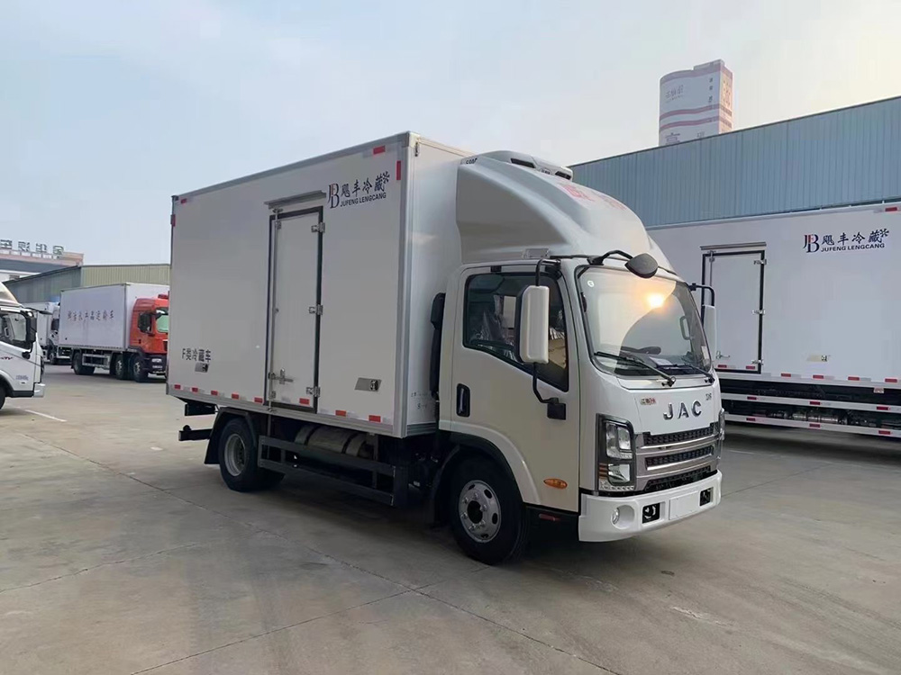 （厢长4.1M）江淮威铃M6天然气冷藏车