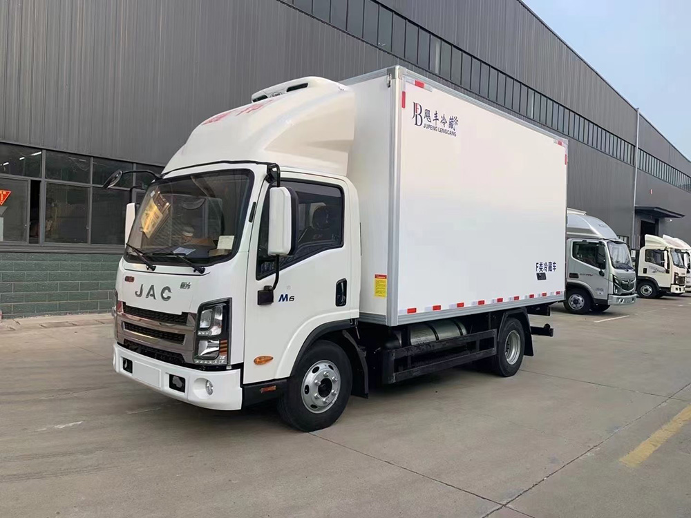 （厢长4.1M）江淮威铃M6天然气冷藏车