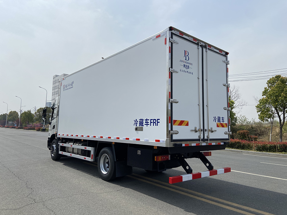 （厢长6.8M）东风天锦KR冷藏车