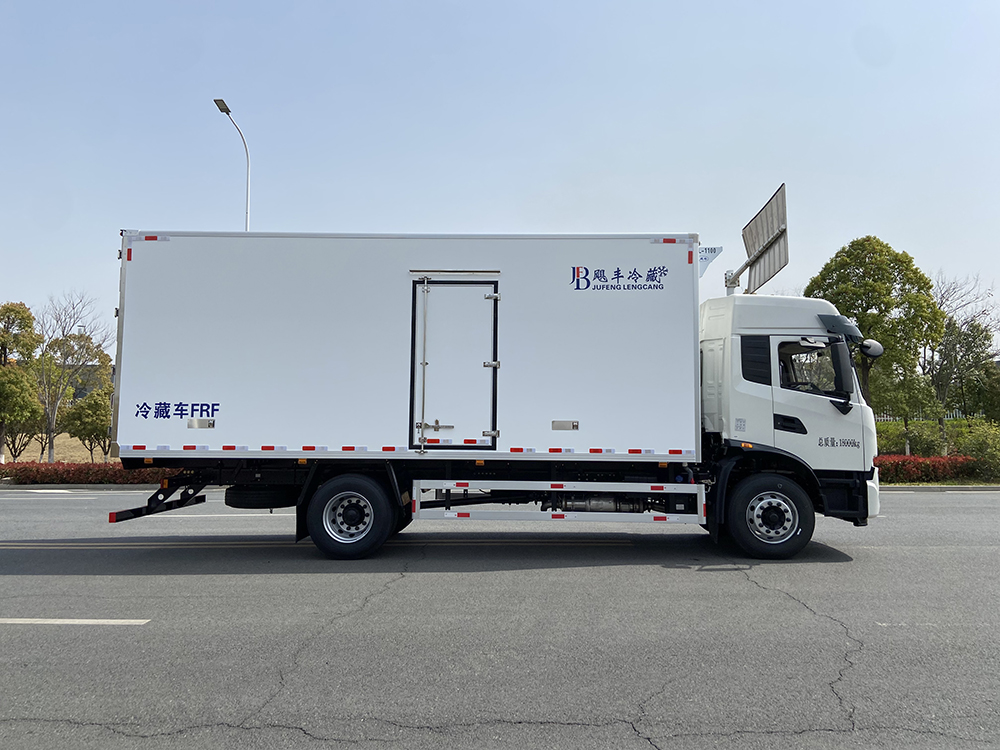 （厢长6.8M）东风天锦KR冷藏车