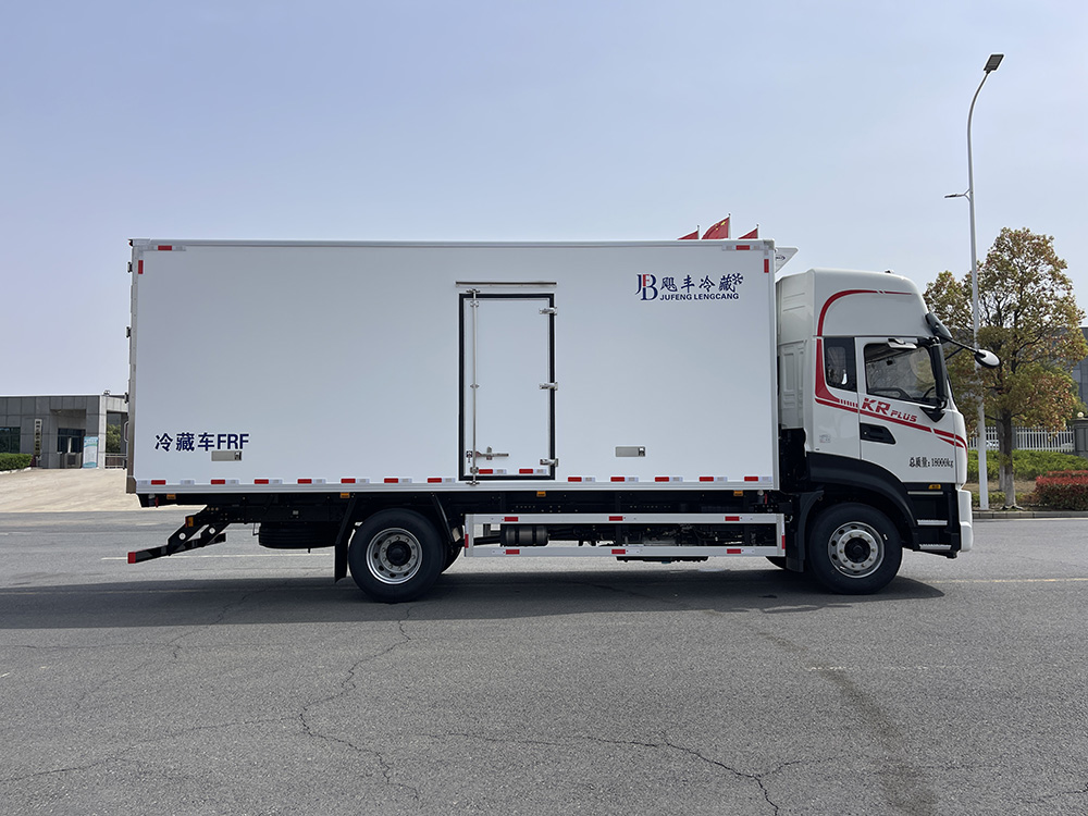 （厢长6.8M）东风天锦PLUS冷藏车