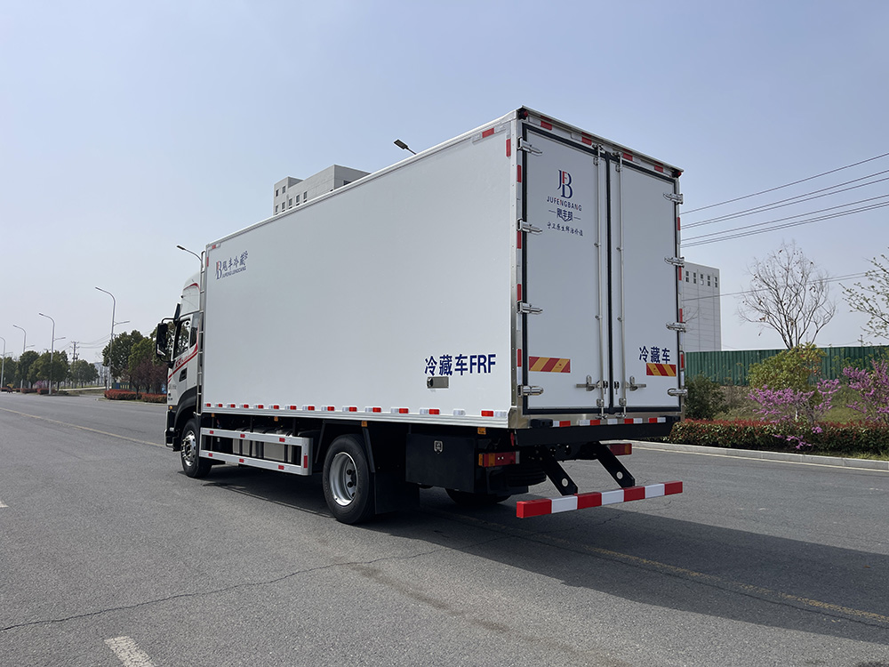（厢长6.8M）东风天锦PLUS冷藏车