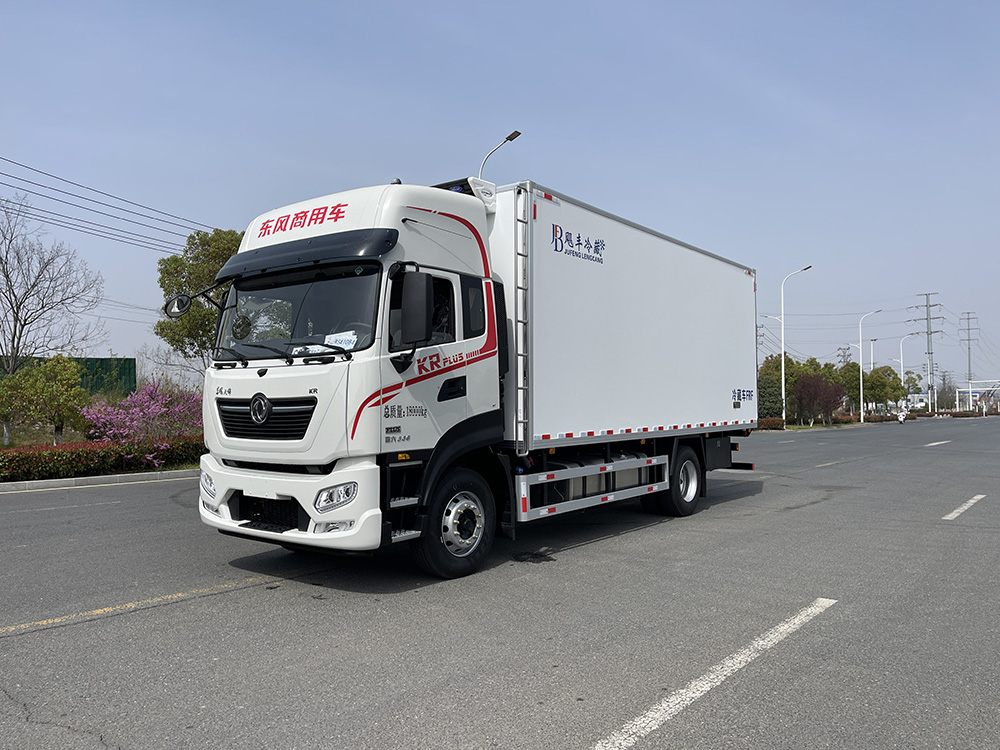 （厢长6.8M）东风天锦PLUS冷藏车