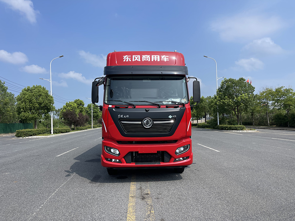 （厢长6.8M）东风天锦plus天然气冷藏车