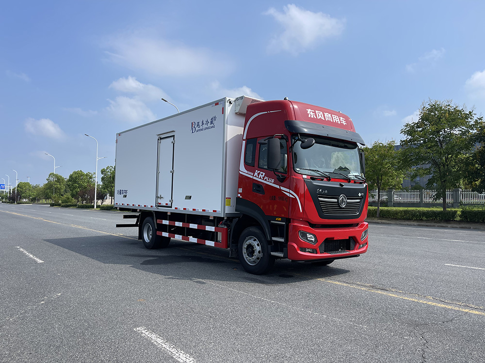 （厢长6.8M）东风天锦plus天然气冷藏车