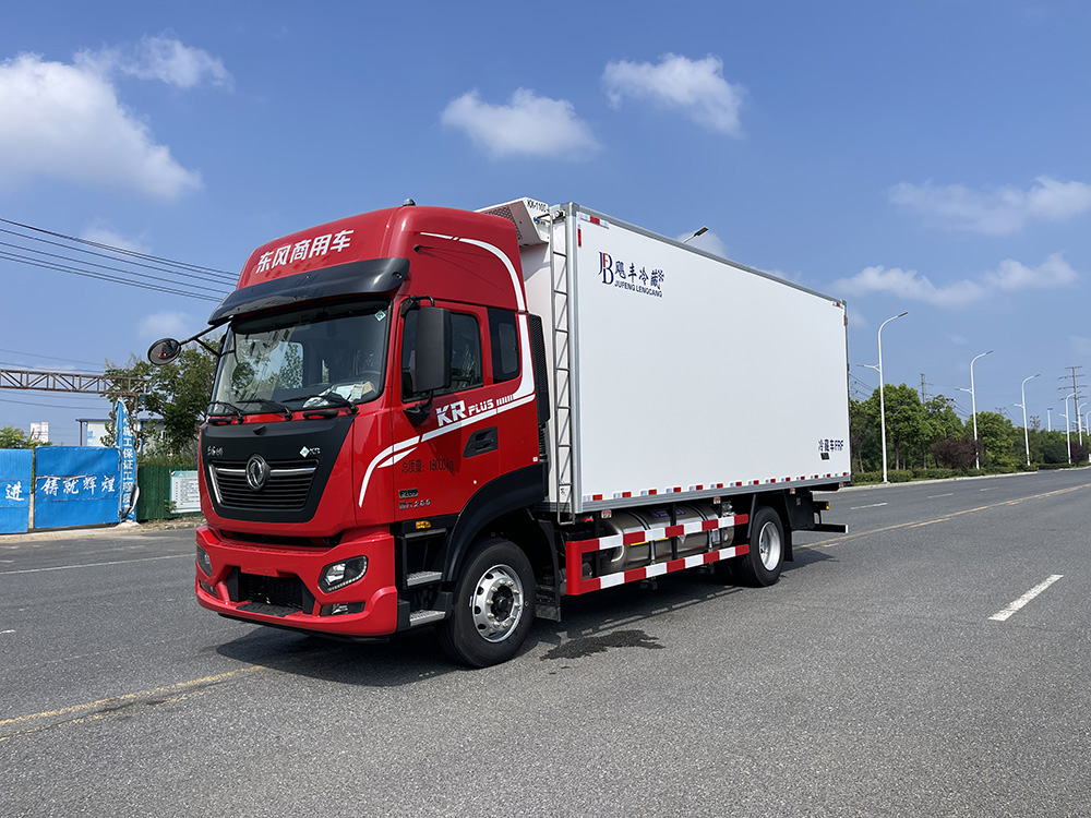 （厢长6.8M）东风天锦plus天然气冷藏车