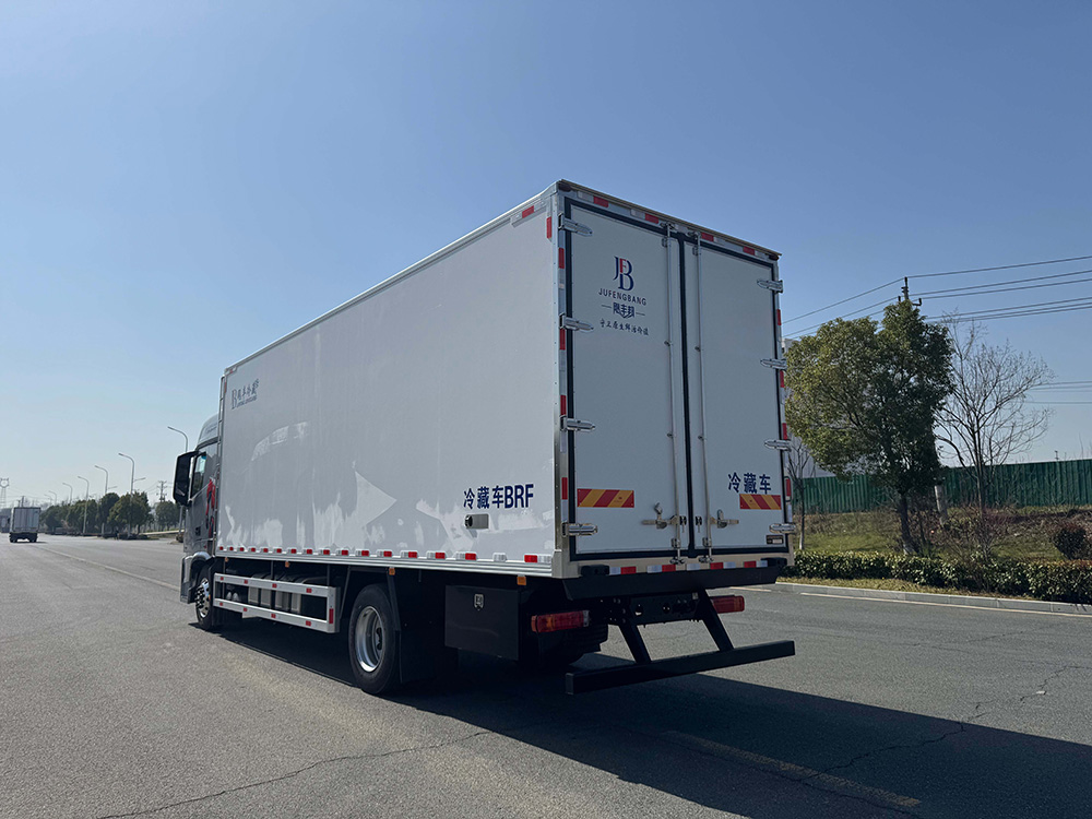 （厢长6.8M）田欧曼GTL星翼版冷藏车