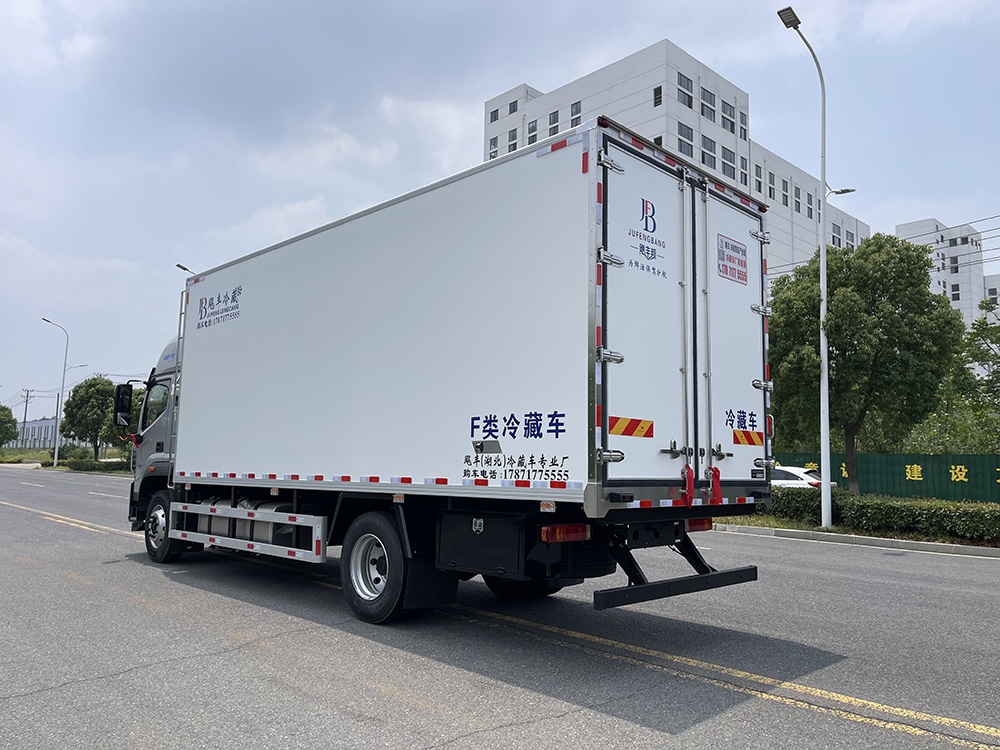 （厢长6.8M）福田欧曼行星冷藏车