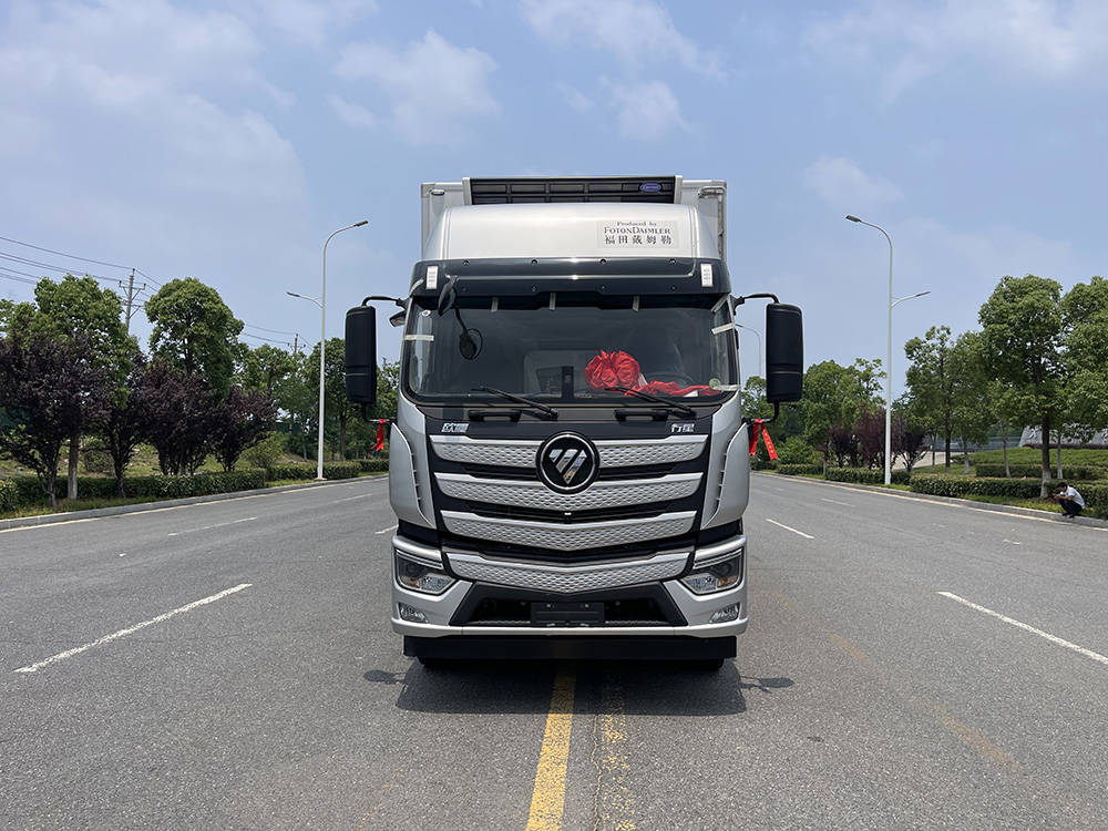 （厢长6.8M）福田欧曼行星冷藏车