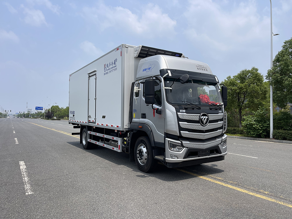 （厢长6.8M）福田欧曼行星冷藏车