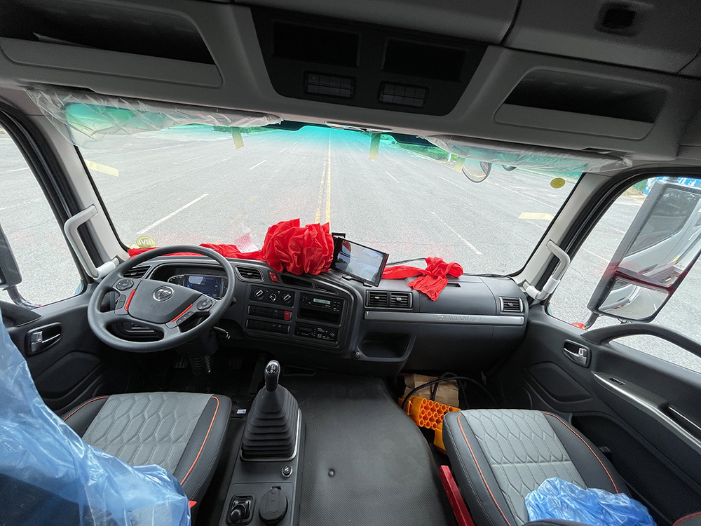 （厢长6.8M）福田欧曼行星冷藏车