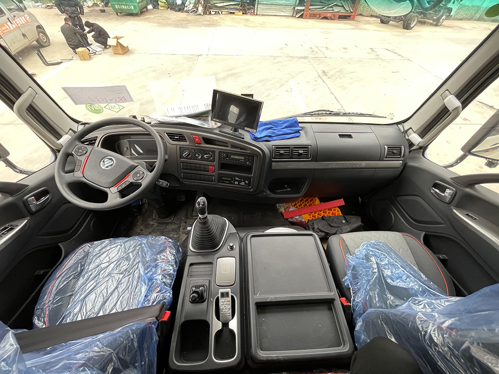 （厢长6.8M）福田欧曼行星天然气冷藏车