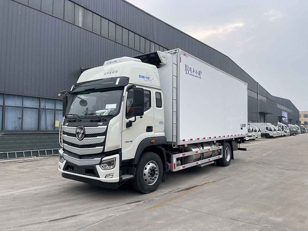 （厢长6.8M）福田欧曼行星天然气冷藏车