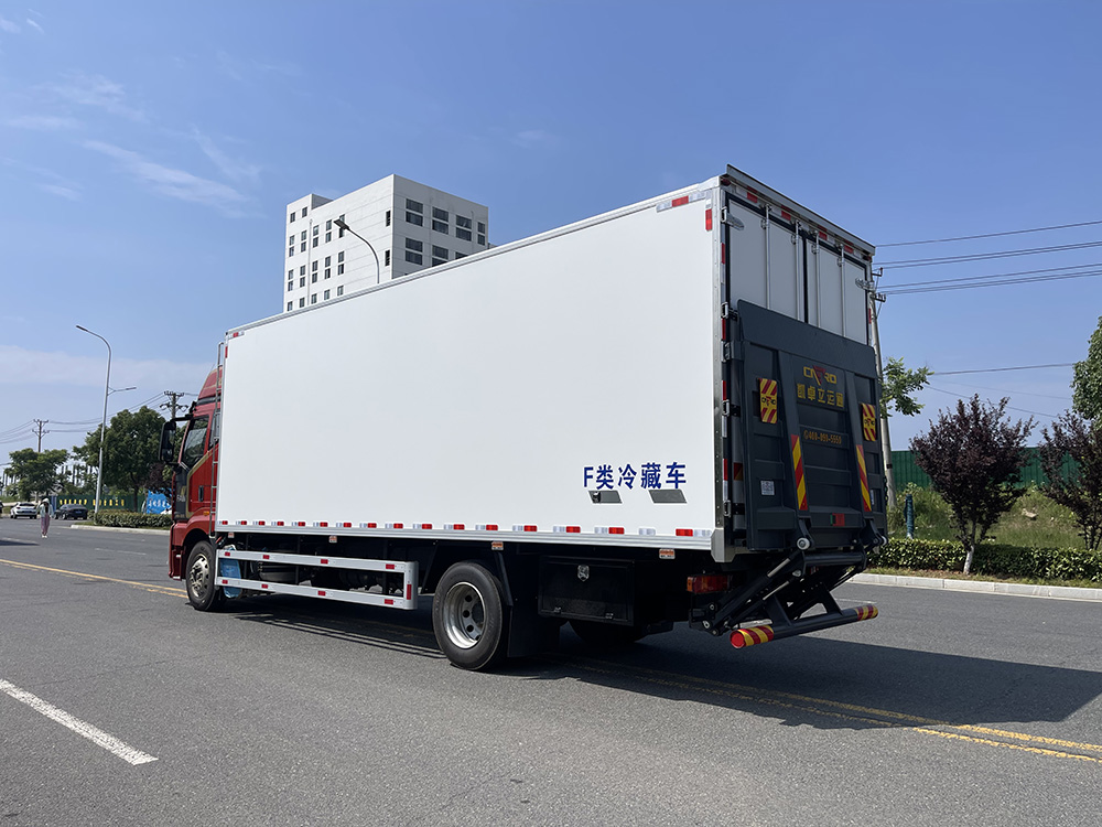 （厢长6.8M）解放J6G冷藏车