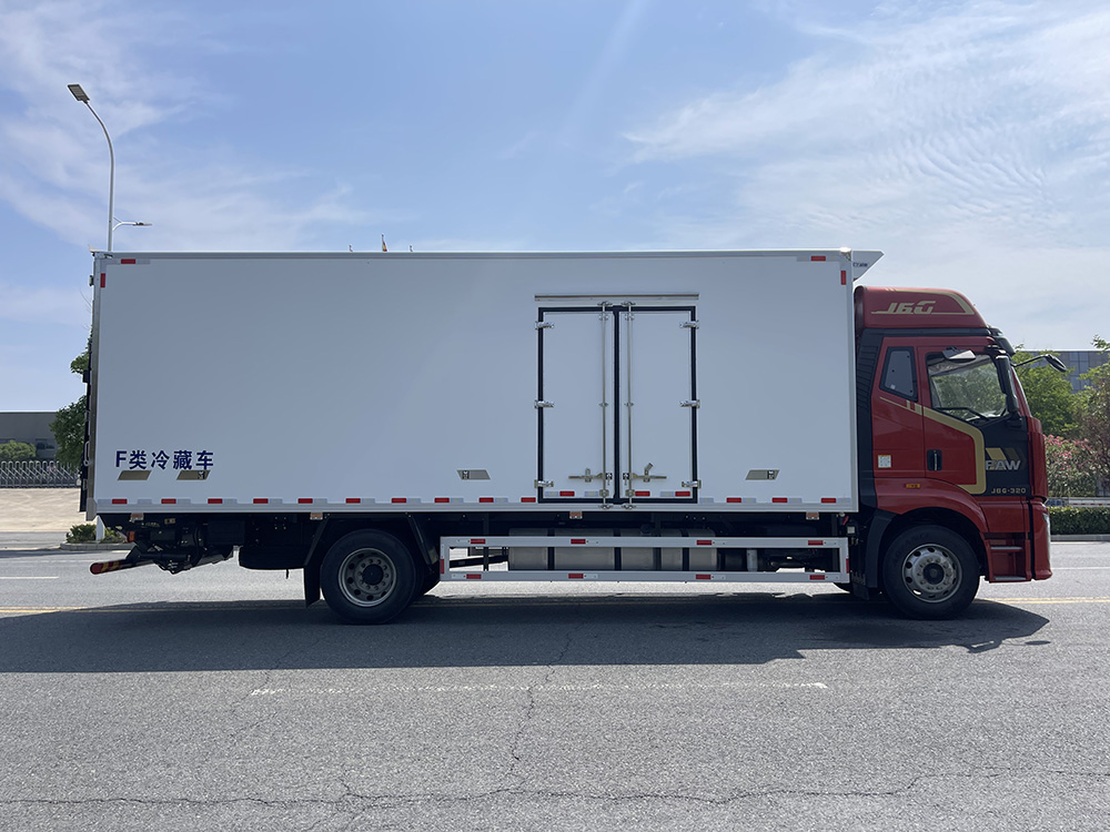 （厢长6.8M）解放J6G冷藏车